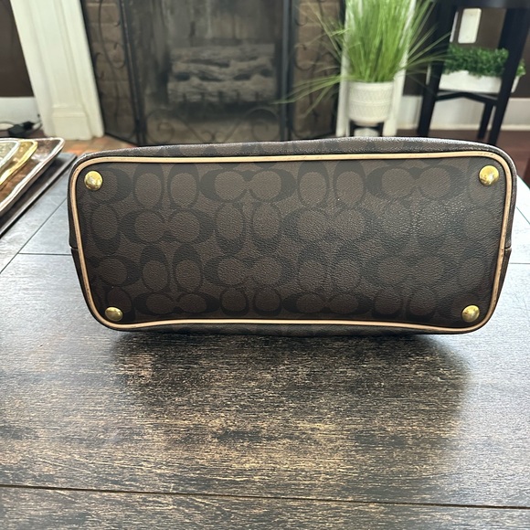 Women’s Coach handbag - Picture 4 of 9